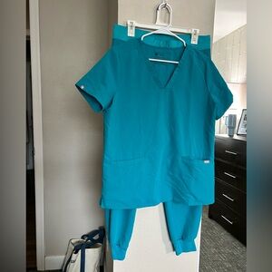 Figs Women’s Scrub Set Teal Size Medium Top and Bottoms